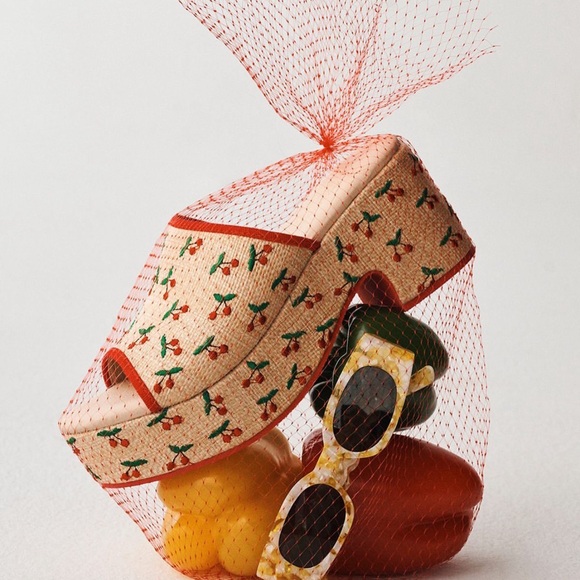 Matisse x Anthropologie Embroidered Cherry Platform Sandals 10 Like New - Picture 3 of 11